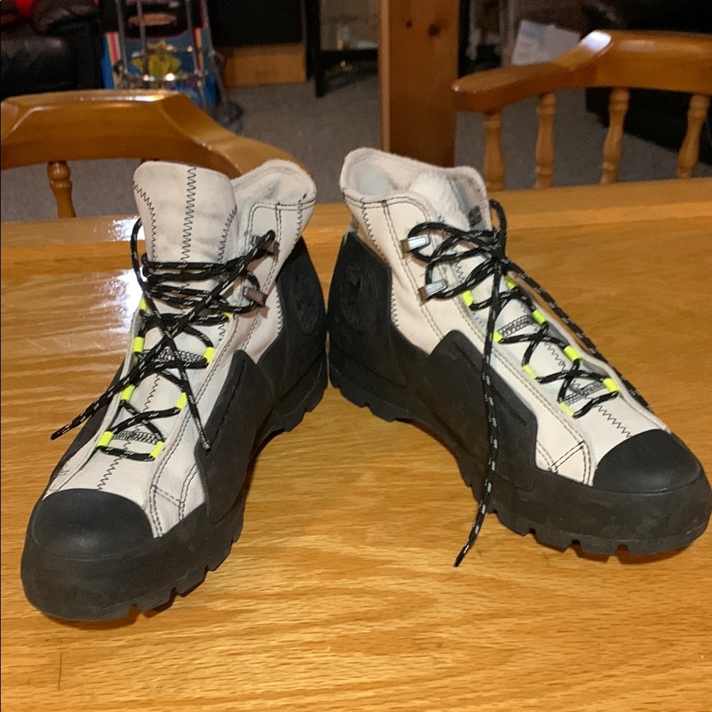 CONVERSE White and Black SNOW Boots, SZ 10, BARELY WORN AWESOME CONDITION!!!